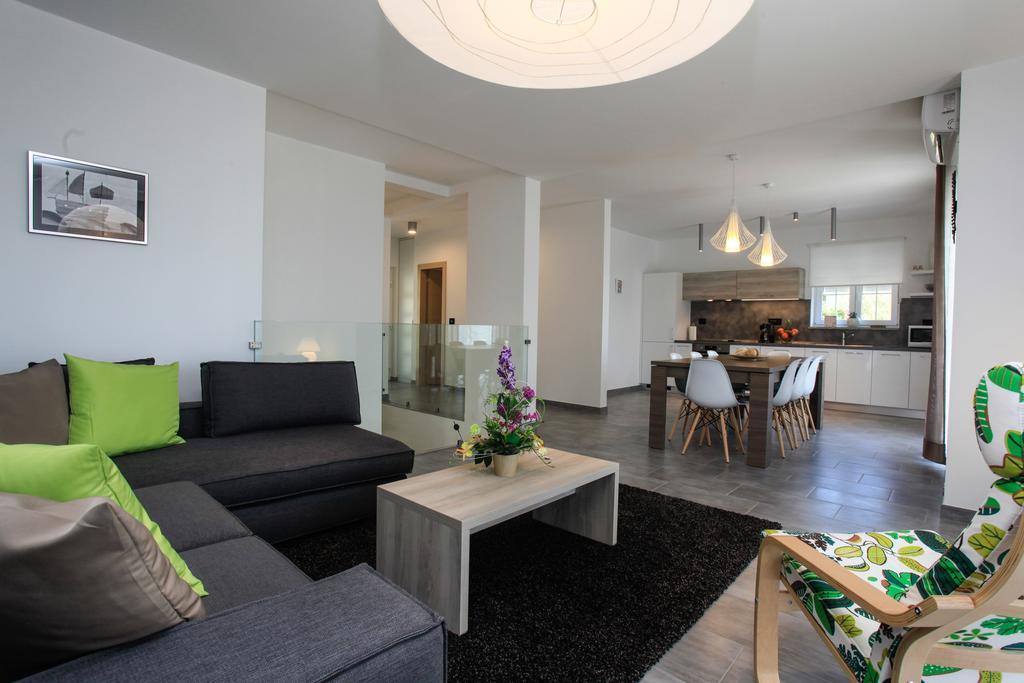 Apartments Fiora เปรมันตูรา ภายนอก รูปภาพ