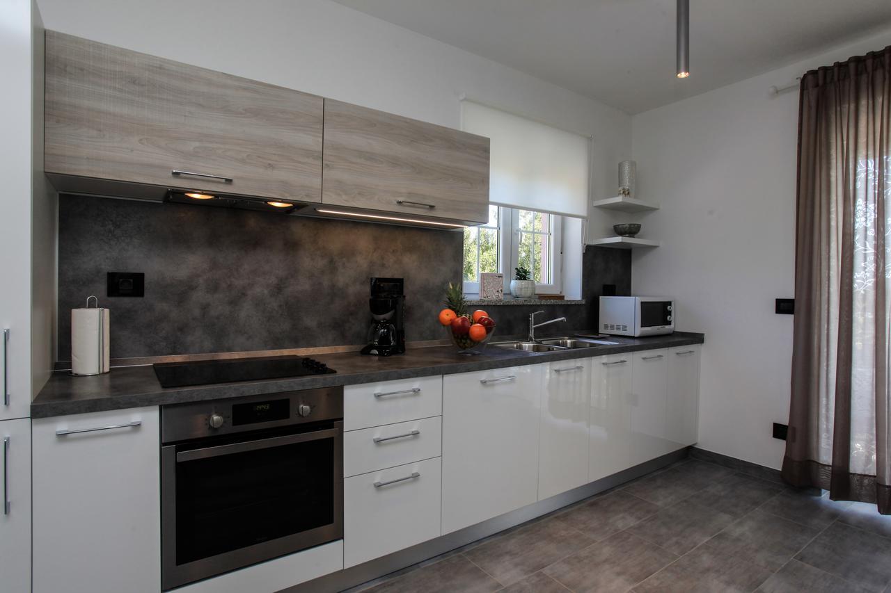 Apartments Fiora เปรมันตูรา ภายนอก รูปภาพ