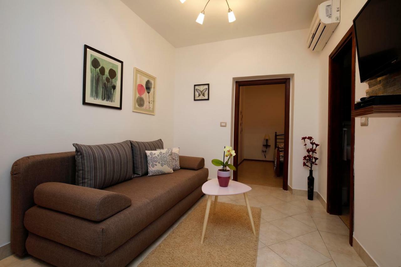 Apartments Fiora เปรมันตูรา ภายนอก รูปภาพ